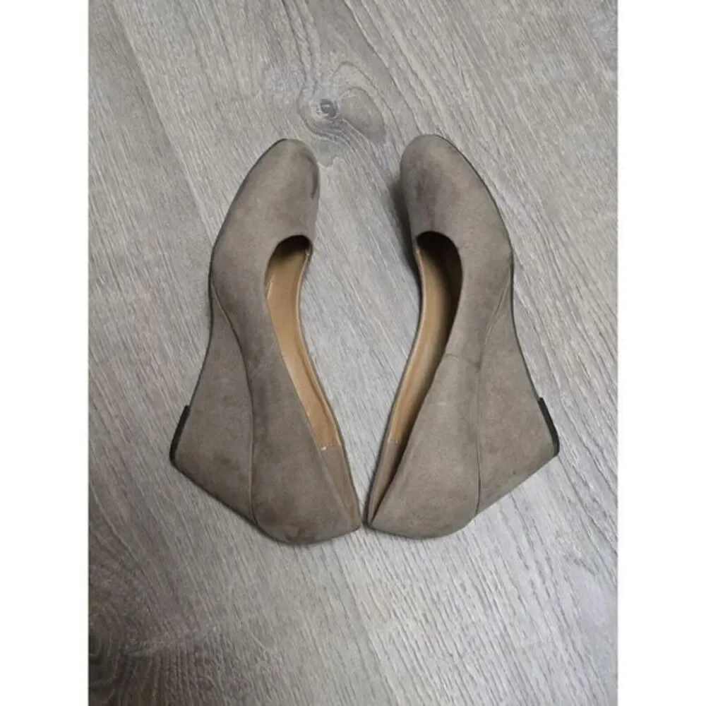 CL by Laundry Nima Taupe Wedge Pump Size 8M‎